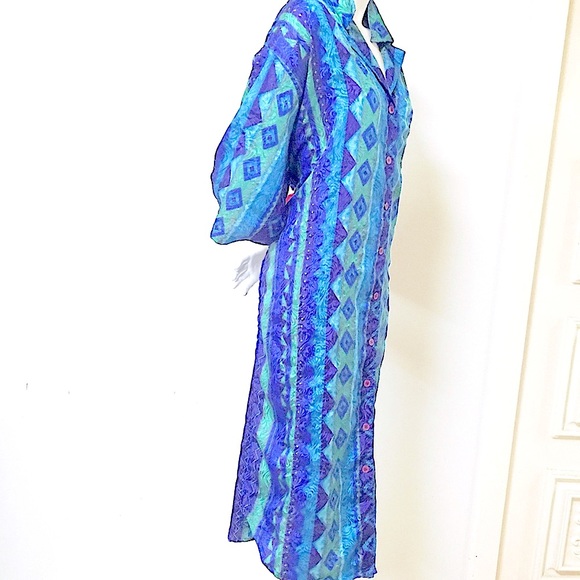 Gorgeous, Long Length Button Down Kimono Outerwear - Picture 5 of 16
